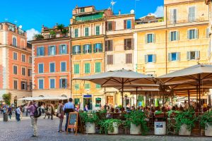 Piccole botteghe e ristoranti di quartiere, per il 94% degli italiani svolgono un ruolo fondamentale Piccole botteghe e ristoranti di quartiere, per il 94% degli italiani svolgono un ruolo fondamentale