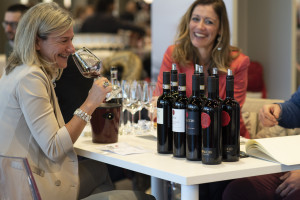 “BuyWine” torna in presenza con oltre 100 buyers da 30 Paesi per incontrare 200 aziende toscane