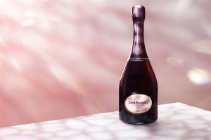 La miglior bolla del mondo è un omaggio alla storia: Maison Ruinart trionfa con il Dom Rosé