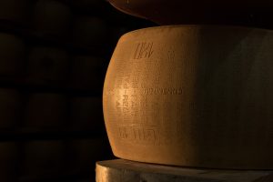 Nel 2021 il Parmigiano Reggiano ha generato un giro d’affari di 2,7 miliardi di euro