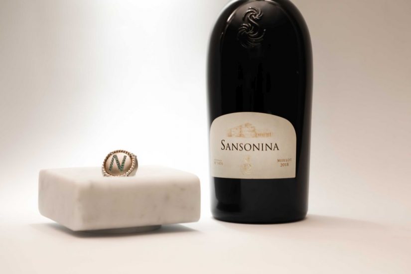 Un grande vino con un prezioso anello, l’idea della griffe Zenato 