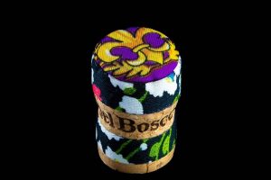 I tappi incontrano moda e design con la start-up “CorkFashionArt”, che guarda agli Nft