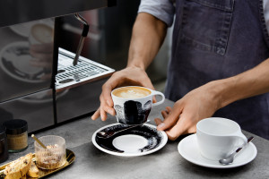 &ldquo;Un caff&egrave; e una brioche, grazie&rdquo;. Il Covid frena il rito tutto italiano al bar, simbolo di socialit&agrave;