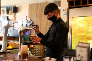 In Italia ci sono sempre meno attività commerciali, ma bar e ristoranti continuano a crescere