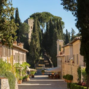 Brunello e costolette, cori per Roma e abiti griffati: il matrimonio di Damiano e Dove a Montalcino&nbsp;