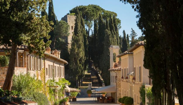 Brunello e costolette, cori per Roma e abiti griffati: il matrimonio di Damiano e Dove a Montalcino&nbsp;