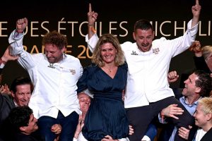 Due nuovi tre stelle e uno stellato ... italiano: ecco la “Guida Michelin Francia” 2022