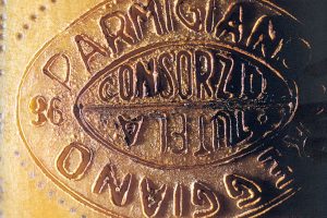 Parmigiano Reggiano vince in Ecuador. Bloccata la registrazione del marchio “Kraft Parmesan Cheese”