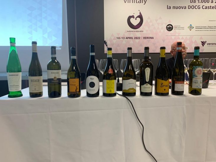 Le bottiglie della degustazione di Verdicchio dei Castelli di Jesi a Vinitaly 2022