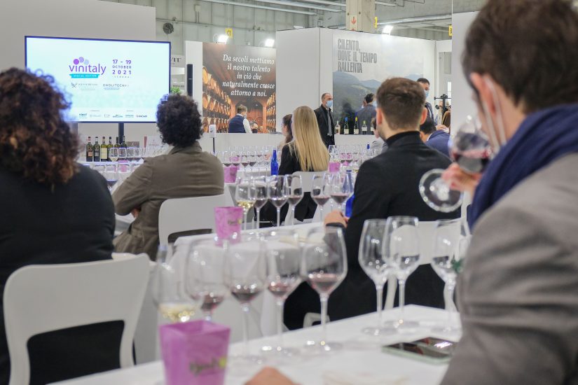 Il Vinitaly della ripartenza: il vino italiano, a Verona, torna ad  incontrarsi con il mondo - WineNews