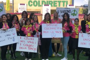 Vignaiole d’Italia per la pace, “flash mob” per chiedere a Putin di cessare le guerra in Ucraina