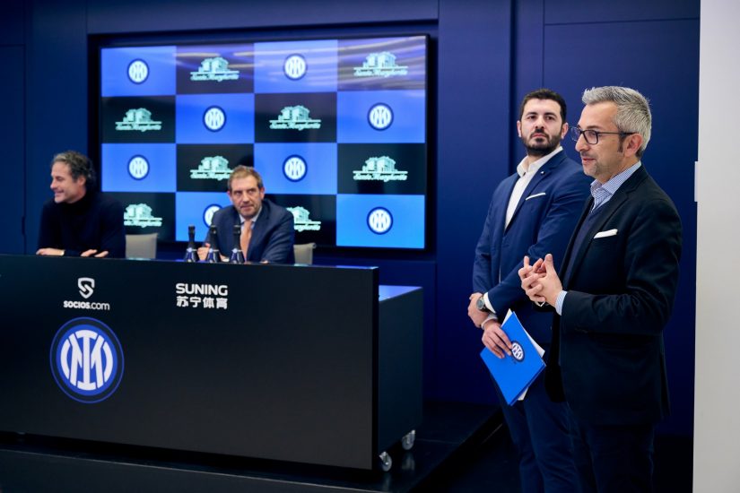 Le etichette firmate Santa Margherita e Inter (Photo by Mattia Ozbot - Inter/Inter via Getty Images)