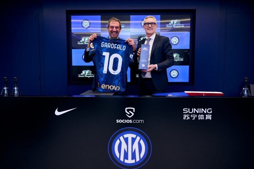 Le etichette firmate Santa Margherita e Inter (Photo by Mattia Ozbot - Inter/Inter via Getty Images)