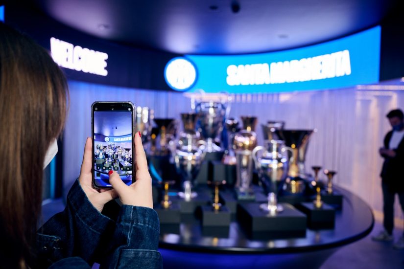 Le etichette firmate Santa Margherita e Inter (Photo by Mattia Ozbot - Inter/Inter via Getty Images)