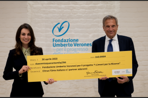 Vitamina preziosa per la ricerca. Il progetto di Fondazione Veronesi e Citrus raccoglie 240.000 euro