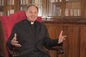 “Pane e vino sono i segni dell’umanità più profonda che si unisce a Dio”