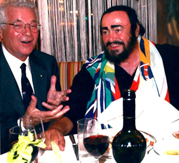 Tony May con Pavarotti