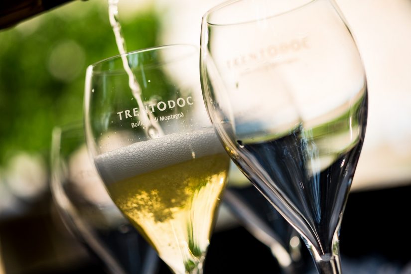 Il Trentodoc nei Le “bollicine di montagna” in festa: ecco il “Trentodoc Festival” (7-9 ottobre, Trento)calici