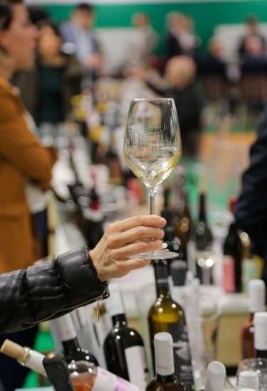 In presenza ma in sicurezza: a Vinitaly business ed assaggi tornano dal vivo