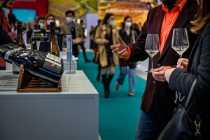 Il futuro della promozione del vino italiano, con le fiere al centro e un modello da ripensare