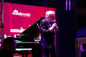 Il business in fiera, i wine lovers, tra vino, musica e non solo, in città: il fuori Vinitaly