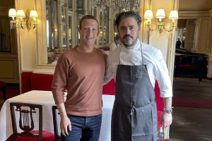 Le vacanze italiane di Mark Zuckenberg, tra le praline di Peyrano e i piatti del “Del Cambio”
