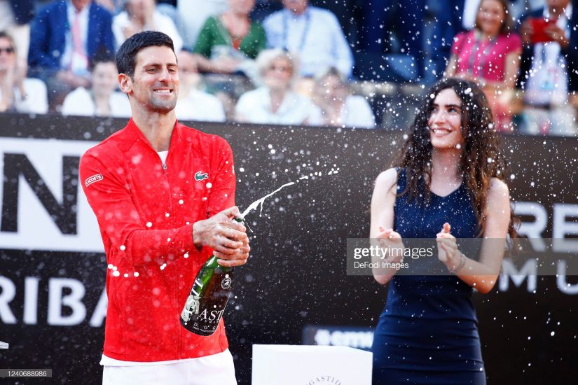 Novak Djokovi festeggia la vittoria degli Internazionali di Roma con le bollicine dell’Asti (Photo by Matteo Ciambelli/vi/DeFodi Images via Getty Images)
