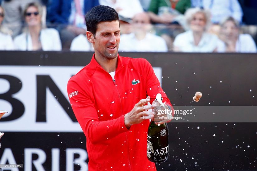 Novak Djokovi festeggia la vittoria degli Internazionali di Roma con le bollicine dell’Asti (Photo by Matteo Ciambelli/vi/DeFodi Images via Getty Images)