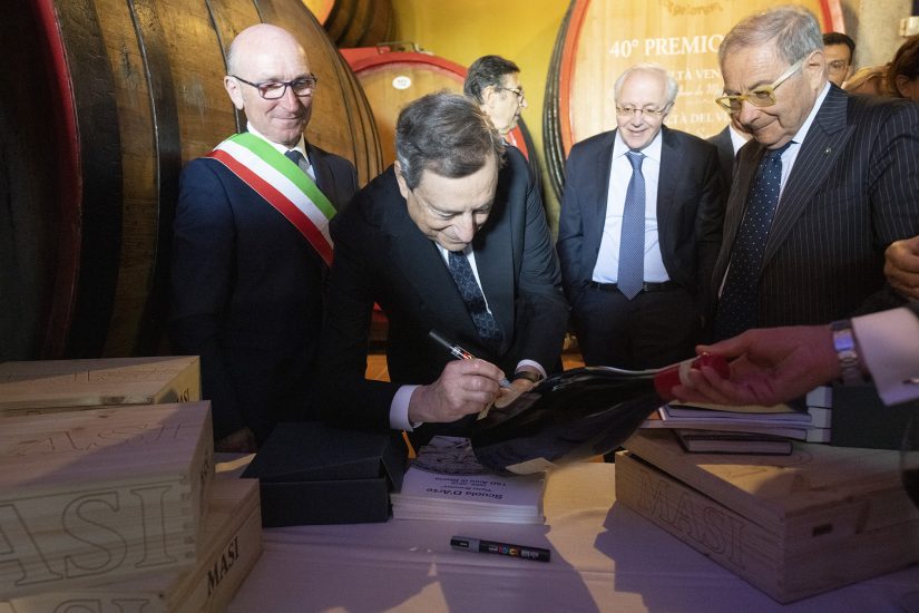 Mario Draghi con Sandro Boscaini da Masi