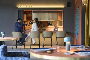 Dal &ldquo;tavolo per due&rdquo; al &ldquo;tavolo dello chef&rdquo;, l&rsquo;evoluzione del posto riservato al ristorante