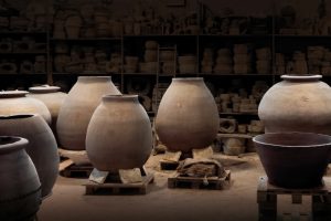From the Etruscans to Georgia and back: wine in amphoras in the spotlight
