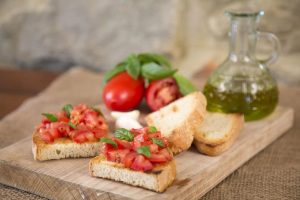 La provocazione: “pane, olio e pomodoro, la forza della semplicità contro i rincari”