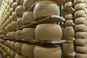 Parmigiano Reggiano: nel primo semestre 2022 le vendite crescono del +2,4%