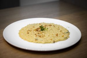 Il “Miglior risotto d’Italia”? Di Joshua Tongiani, giovane chef del ristorante Sadler a Milano Il “Miglior risotto d’Italia”? Di Joshua Tongiani, giovane chef del ristorante Sadler a Milano