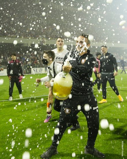 Le bollicine di Ca’ del Bosco bagnano la salvezza della Salernitana