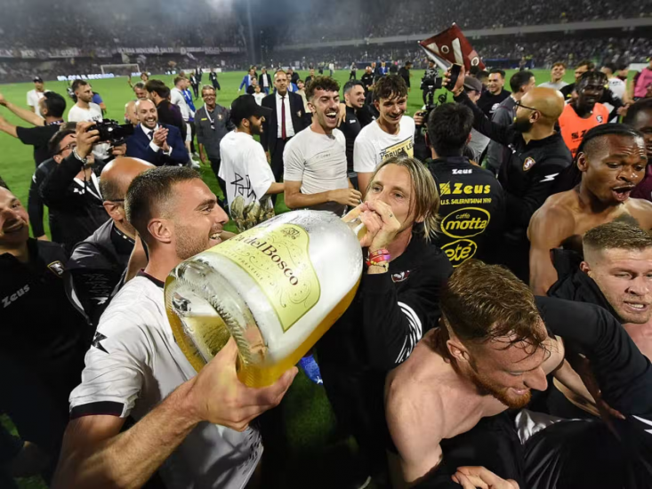 Le bollicine di Ca’ del Bosco bagnano la salvezza della Salernitana