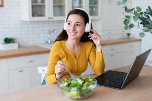 A tavola con la musica c’è più gusto. E ogni piatto ha il suo abbinamento perfetto A tavola con la musica c’è più gusto. E ogni piatto ha il suo abbinamento perfetto
