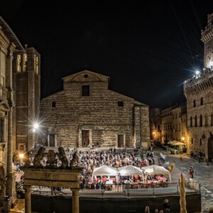Montepulciano brinda a Francesco Redi nel cuore della rinascimentale Piazza Grande