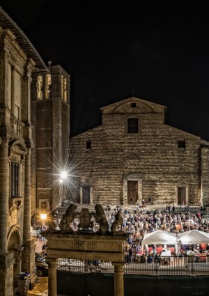 Montepulciano brinda a Francesco Redi nel cuore della rinascimentale Piazza Grande
