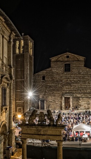 Montepulciano brinda a Francesco Redi nel cuore della rinascimentale Piazza Grande