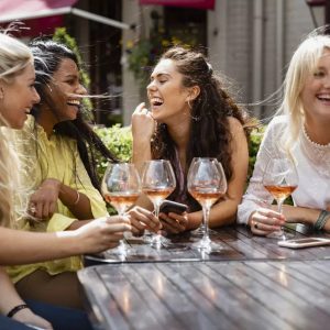 Import di vino, l&rsquo;Italia &egrave; n. 1 in volume e seconda in valore in Canada. Crollano gli Usa