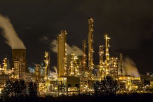 Il caro energia si trasferisce a valanga nel bicchiere: gli aumenti di prezzo dall’acqua al vino