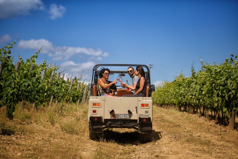 In jeep tra i vigneti, da Vallepicciola (ph) a Umani Ronchi