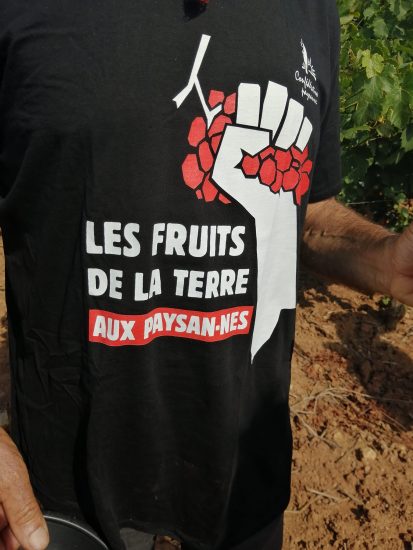 La protesta dei contadini provenzali contro LVMH