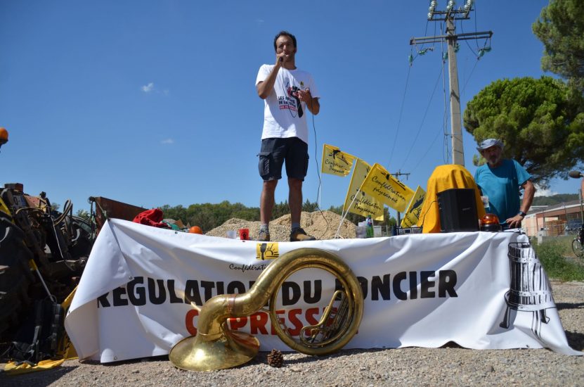 La protesta dei contadini provenzali contro LVMH