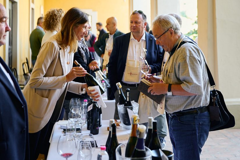 Territorio e degustazioni ad “Oltrepò - Terra di Pinot Nero” 