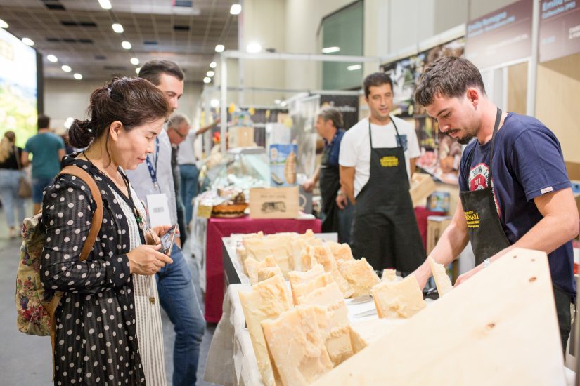 Le passate edizioni di terra Madre Salone del Gusto (ph: Paolo Properzi)