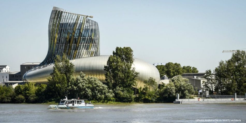 La “Citè du Vin” di Bordeaux (Francia)