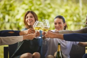 Dalle varietà autoctone ai rossi inglesi: i trend del 2023 sul mercato del vino Uk secondo Bibendum