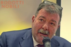 Vino ed eccedenze, le Cooperative: “serve una strategia, ma non escludiamo la distillazione”